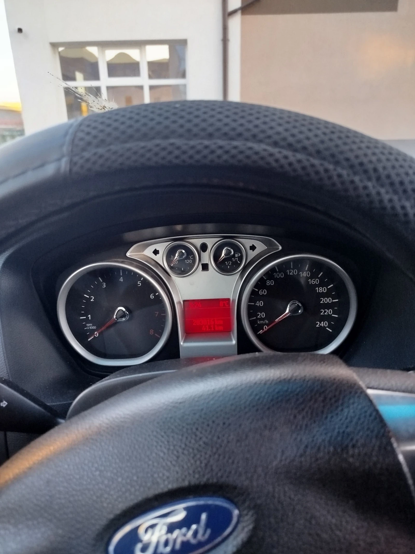 Ford Focus 2.0i - изображение 8