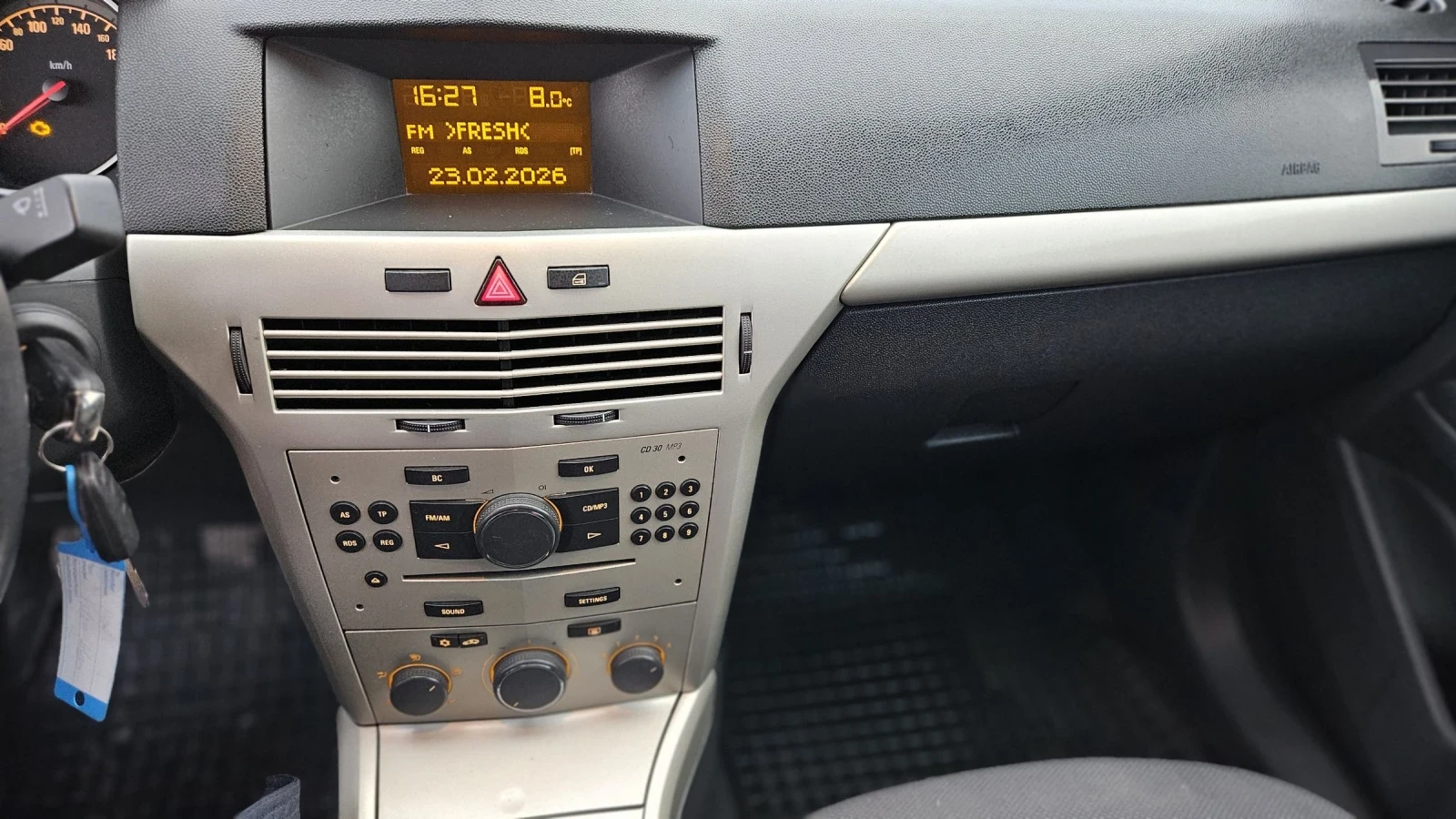 Opel Astra, снимка 12 - Автомобили и джипове - 53598532