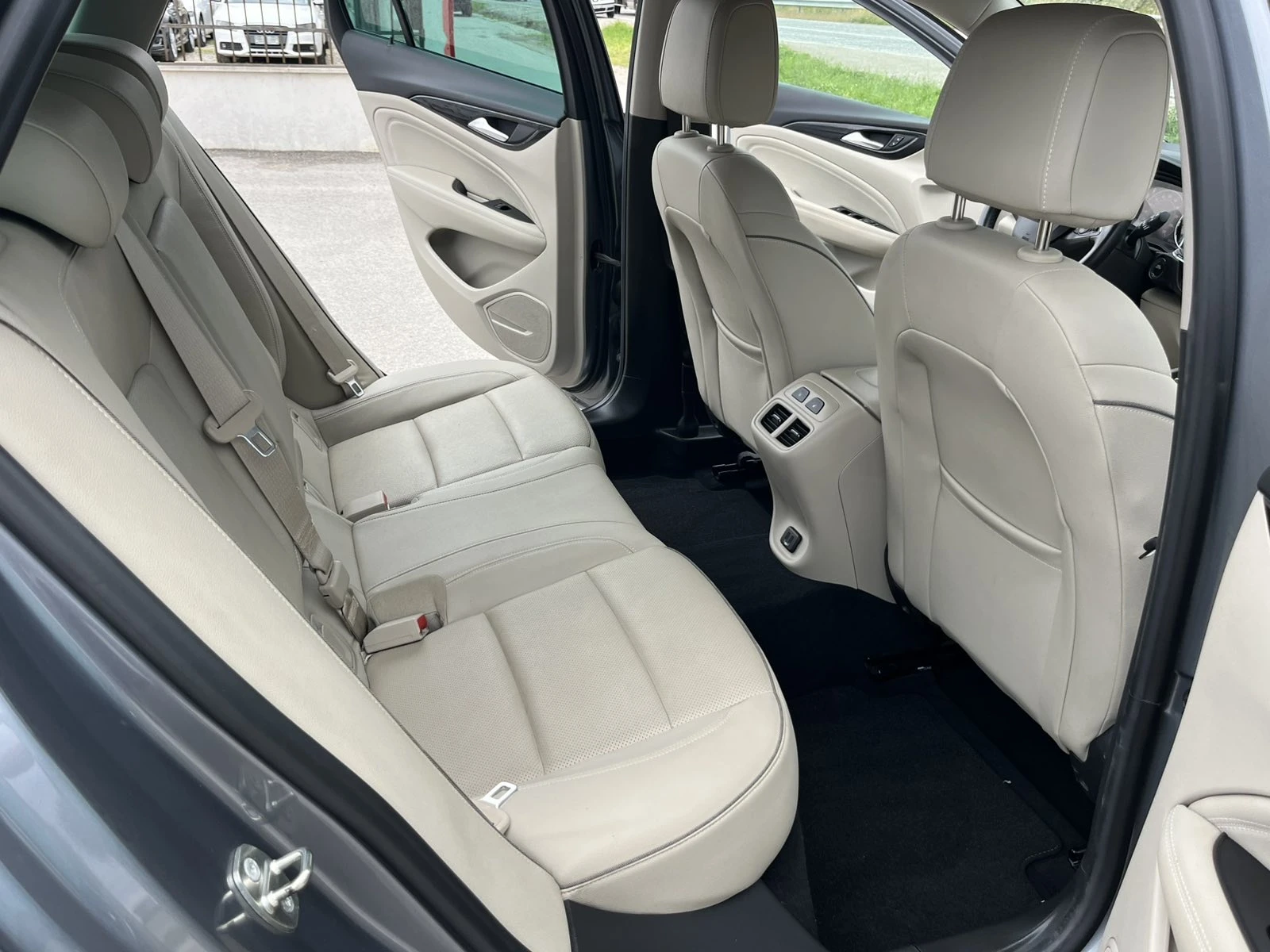 Opel Insignia FACE 2.0CDTI 170кс SPORT TOUR FULL ВНОС ИТАЛИЯ, снимка 10 - Автомобили и джипове - 54896392