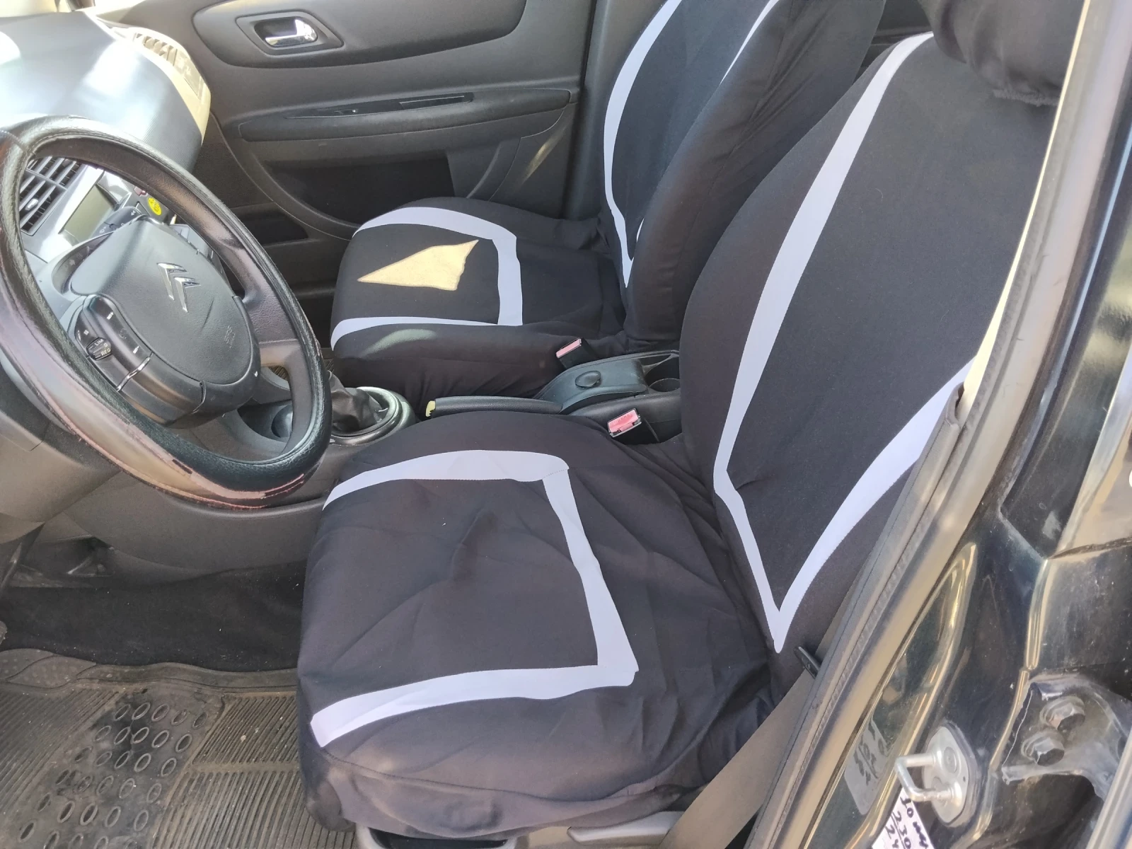 Citroen C4 1.4 i, снимка 5 - Автомобили и джипове - 55079150