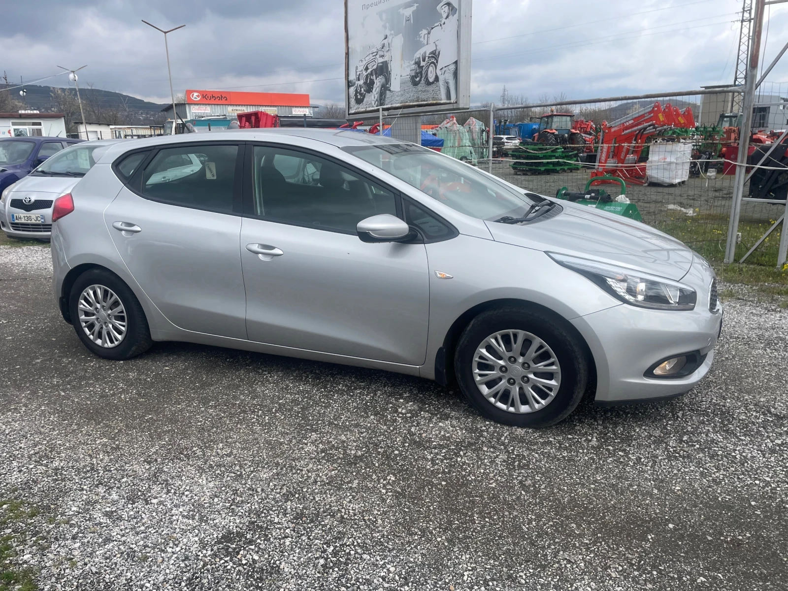 Kia Ceed 1.6 CRDI.110K, снимка 4 - Автомобили и джипове - 55103146