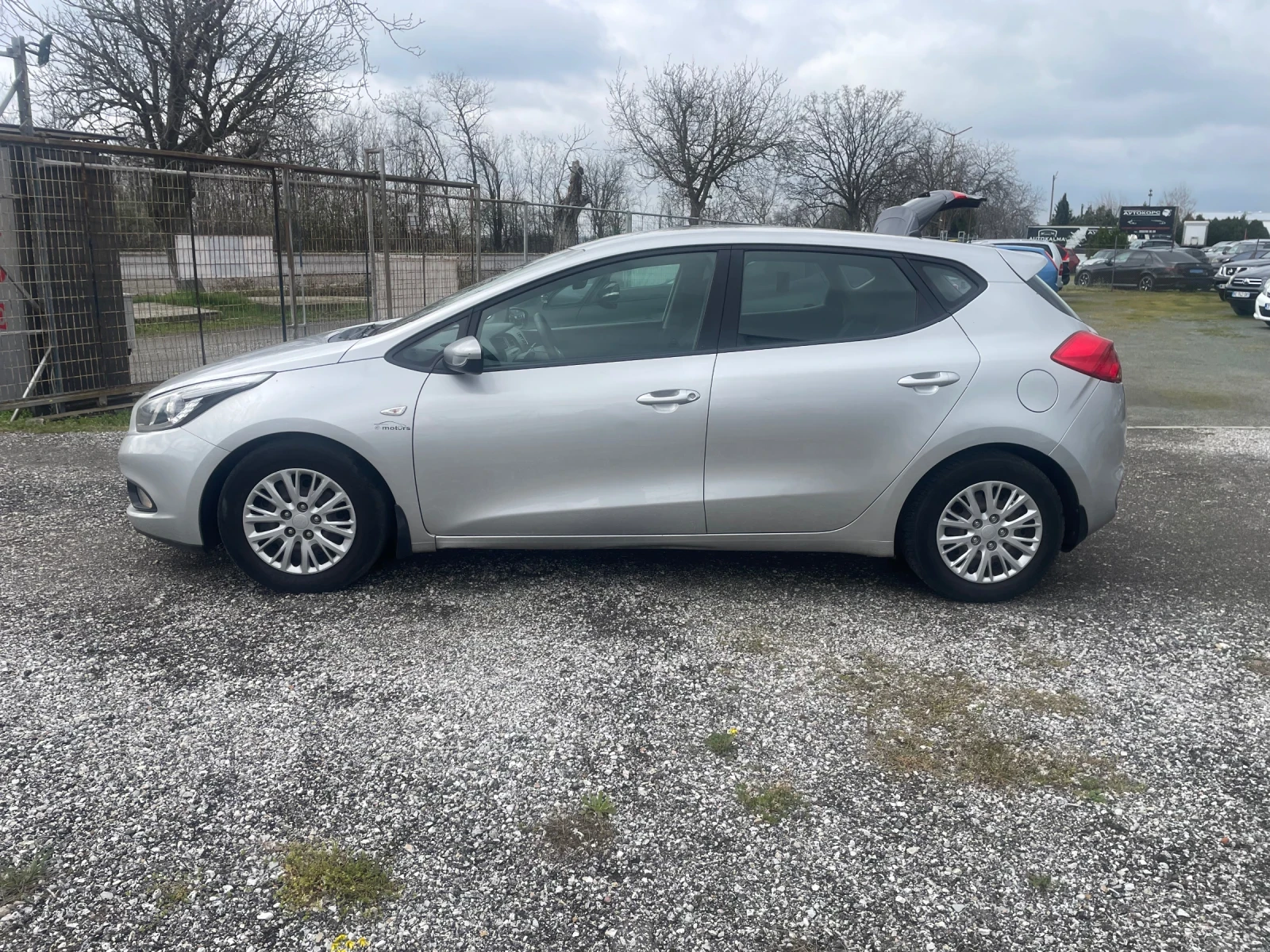 Kia Ceed 1.6 CRDI.110K, снимка 8 - Автомобили и джипове - 55103146