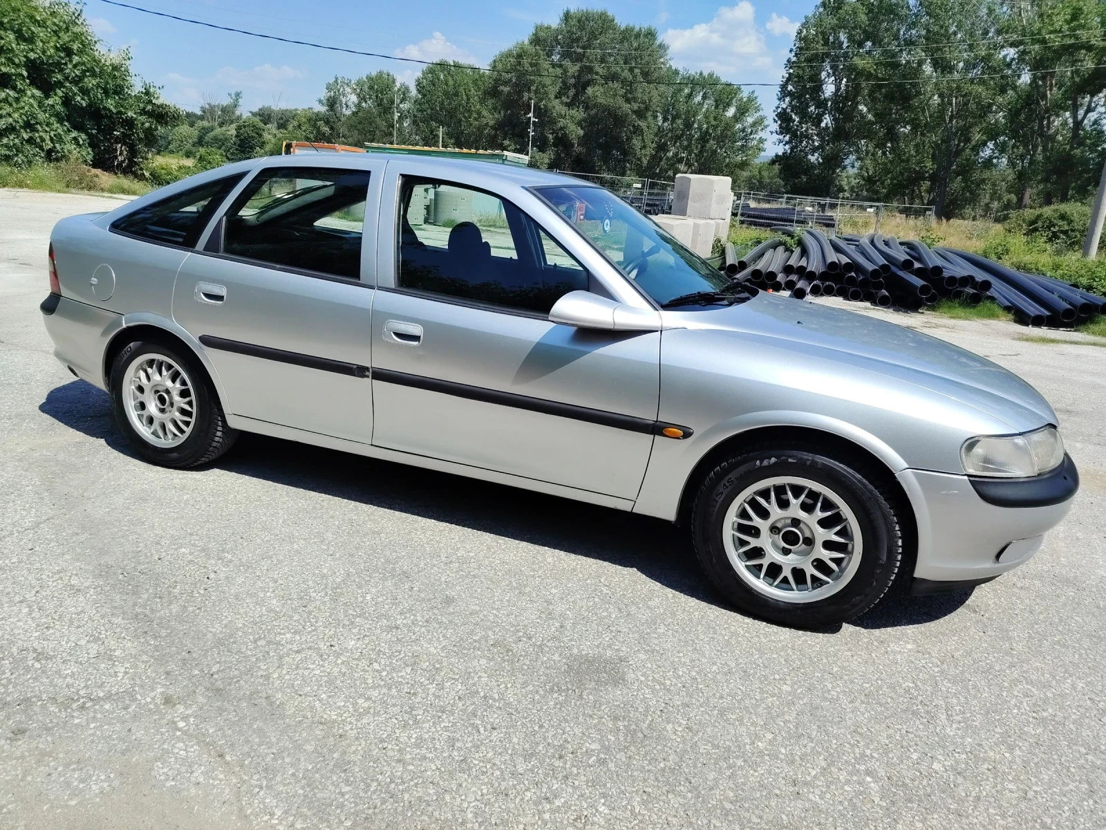 Opel Vectra 1.6 Газ/Бензин, снимка 4 - Автомобили и джипове - 55121075