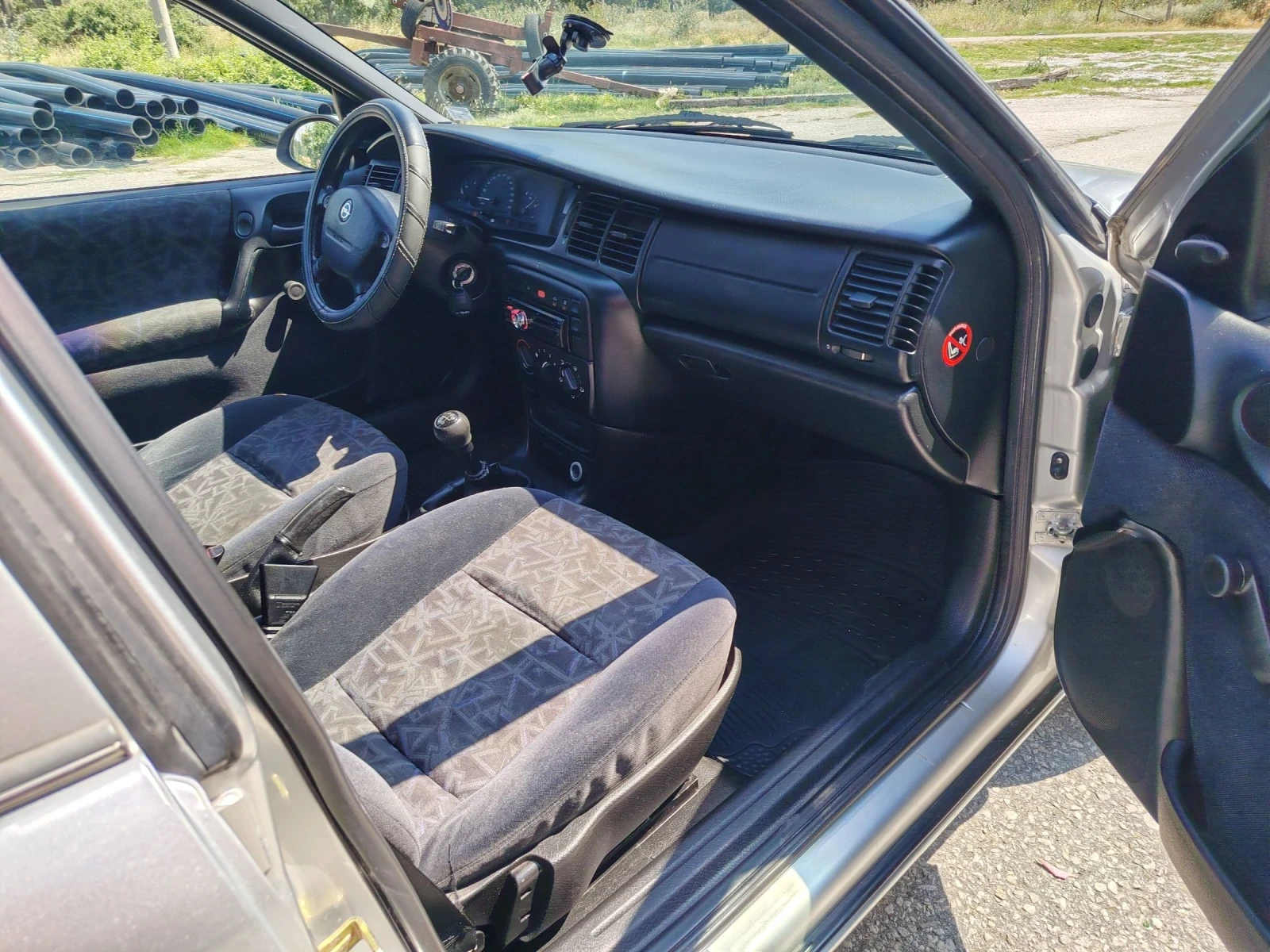 Opel Vectra 1.6 Газ/Бензин, снимка 12 - Автомобили и джипове - 55121075