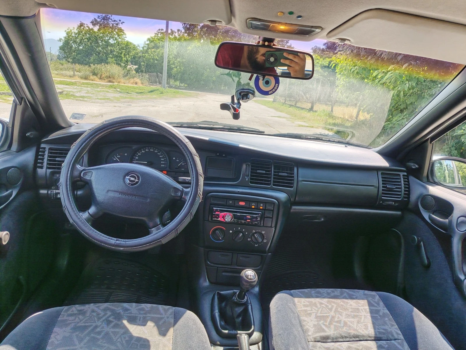 Opel Vectra 1.6 Газ/Бензин, снимка 14 - Автомобили и джипове - 55121075