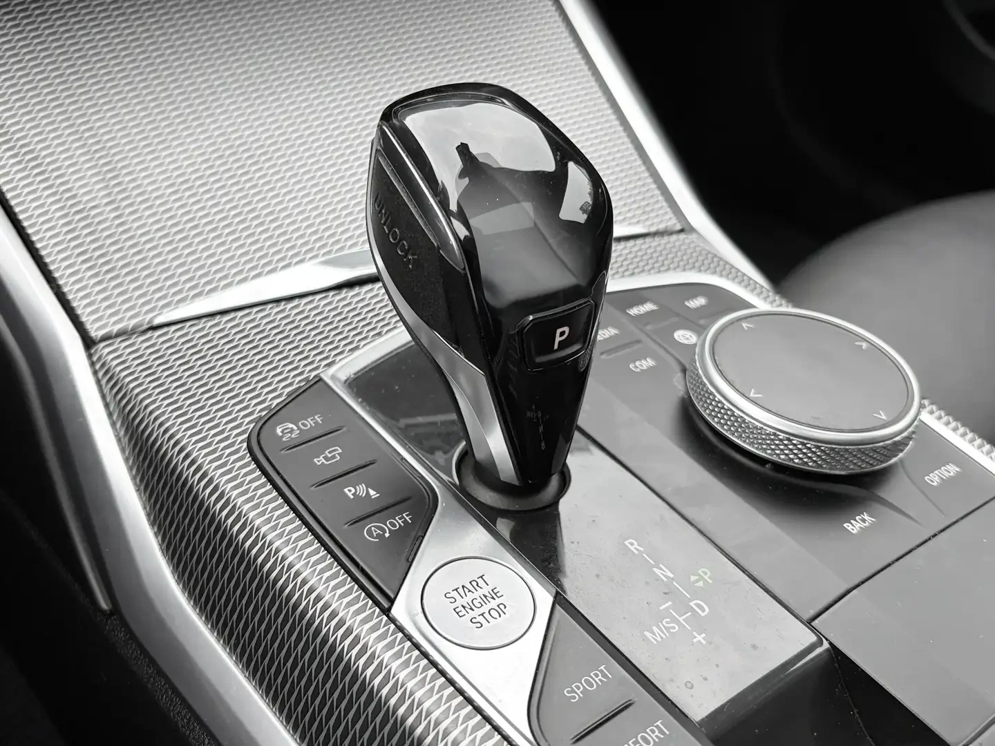 BMW 340 XDRIVE* HARMON* KARDON* 360КАМЕРА* ХЕДЪП* , снимка 11 - Автомобили и джипове - 55435364