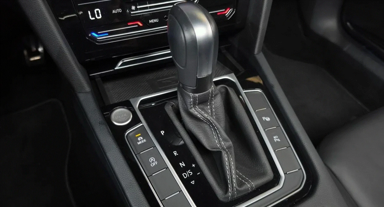 VW Arteon 2.0TDI * R LINE * 4MOTION * HEAD UP * DISTRONIC * , снимка 9 - Автомобили и джипове - 55583700