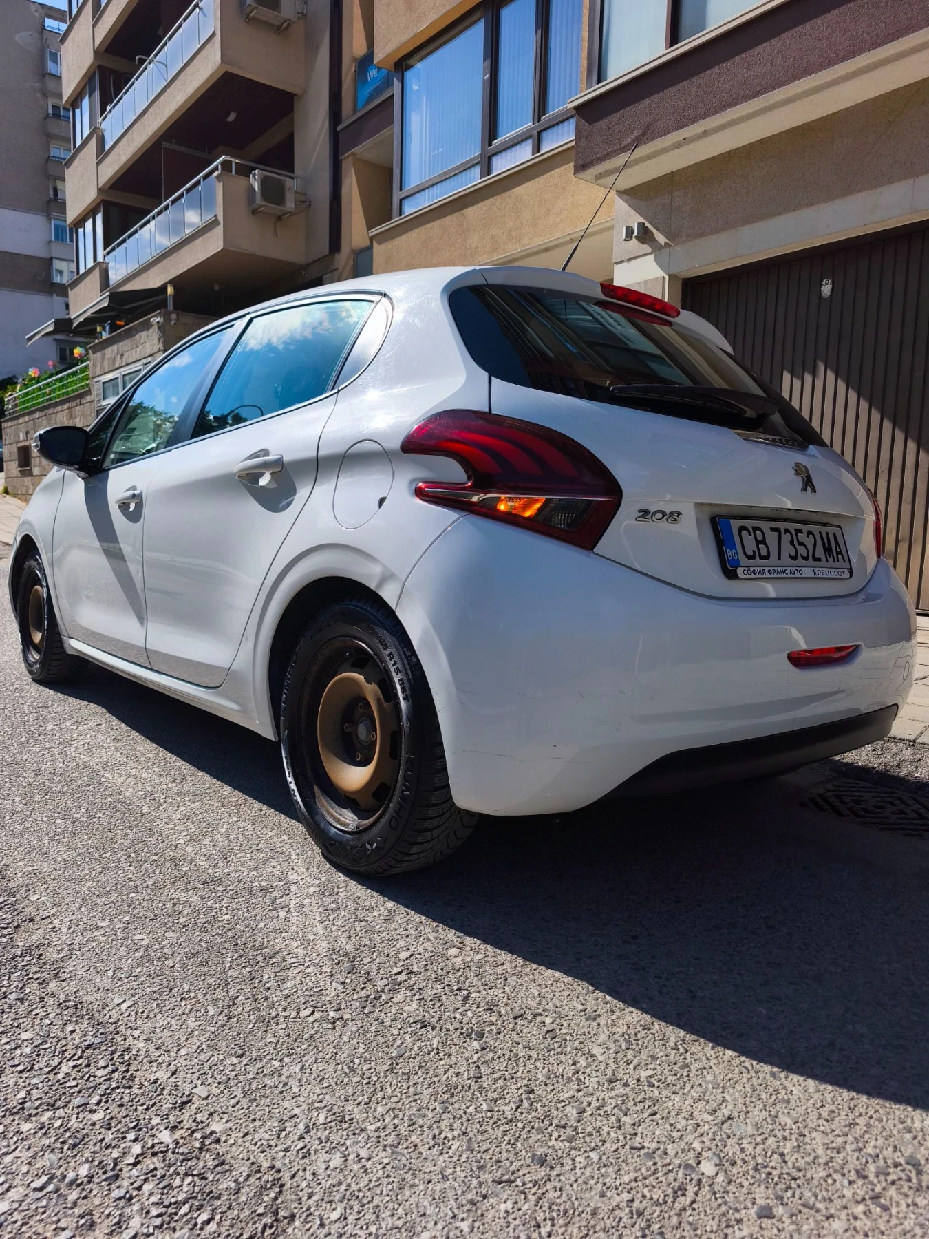 Peugeot 208, снимка 5 - Автомобили и джипове - 56310206
