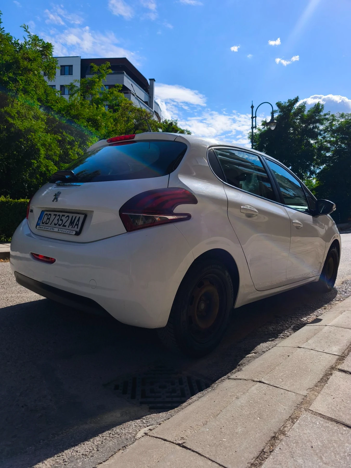 Peugeot 208, снимка 4 - Автомобили и джипове - 56310206