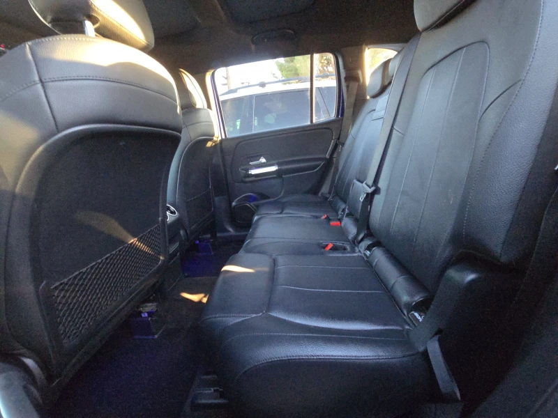 Mercedes-Benz GLB FULL DIGITAL/PANO/KEYLESS/LANE ASSIST, снимка 13 - Автомобили и джипове - 52699438