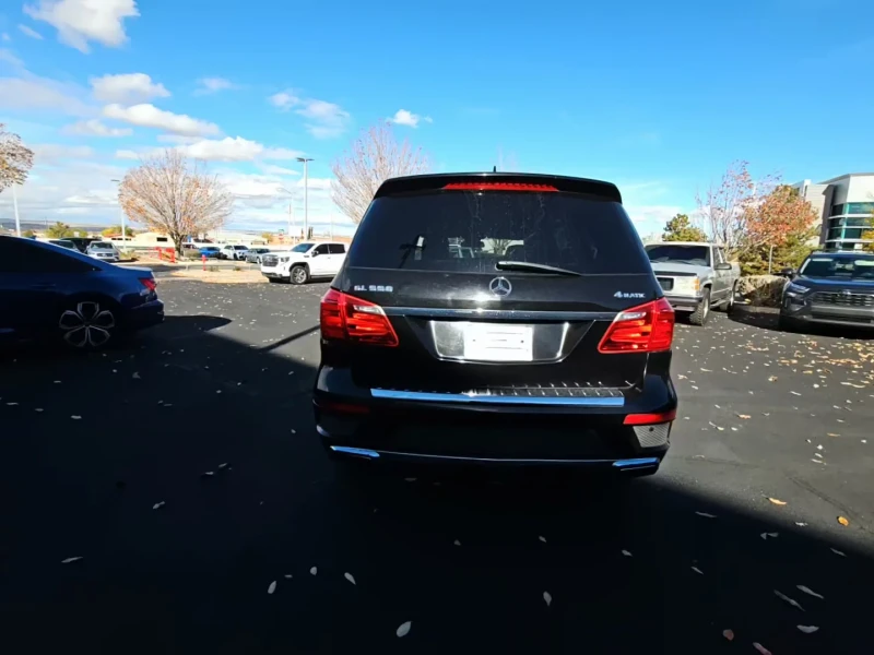Mercedes-Benz GL 500 AMG* PACK* DESIGNO* 360КАМЕРА* LANE* ASSIST* , снимка 8 - Автомобили и джипове - 52474195