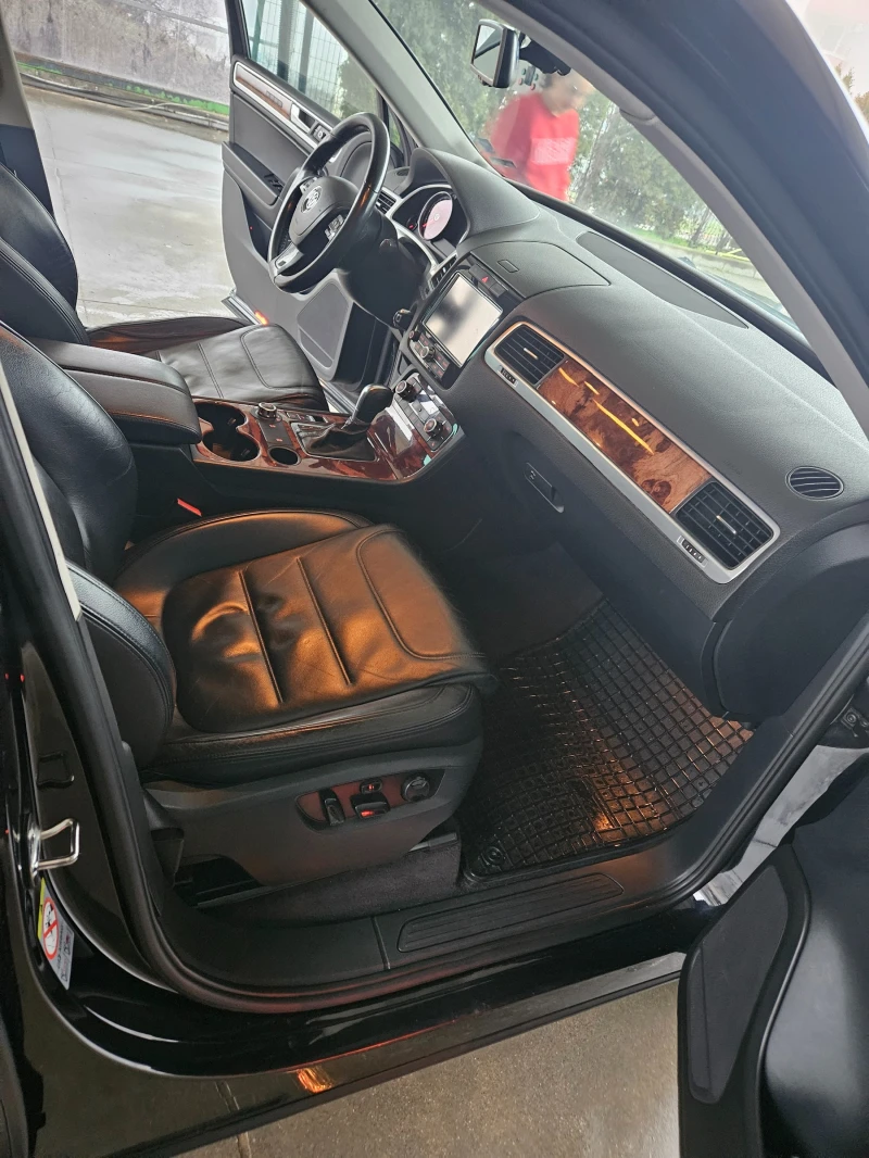 VW Touareg, снимка 10 - Автомобили и джипове - 53511072