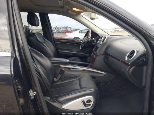 Mercedes-Benz GL 550 * 4MATIC* КОЖА* ПОДГРЕВ* ПАНОРАМА* TV* FULL* , снимка 5 - Автомобили и джипове - 54441287