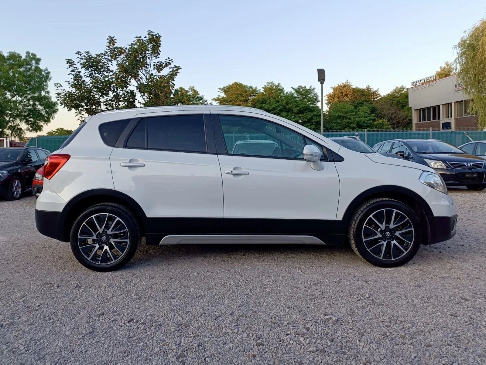 Suzuki SX4 S-Cross 1.6i * КОЖА * НАВИ * ТОП СЪСТОЯНИЕ ! - изображение 6