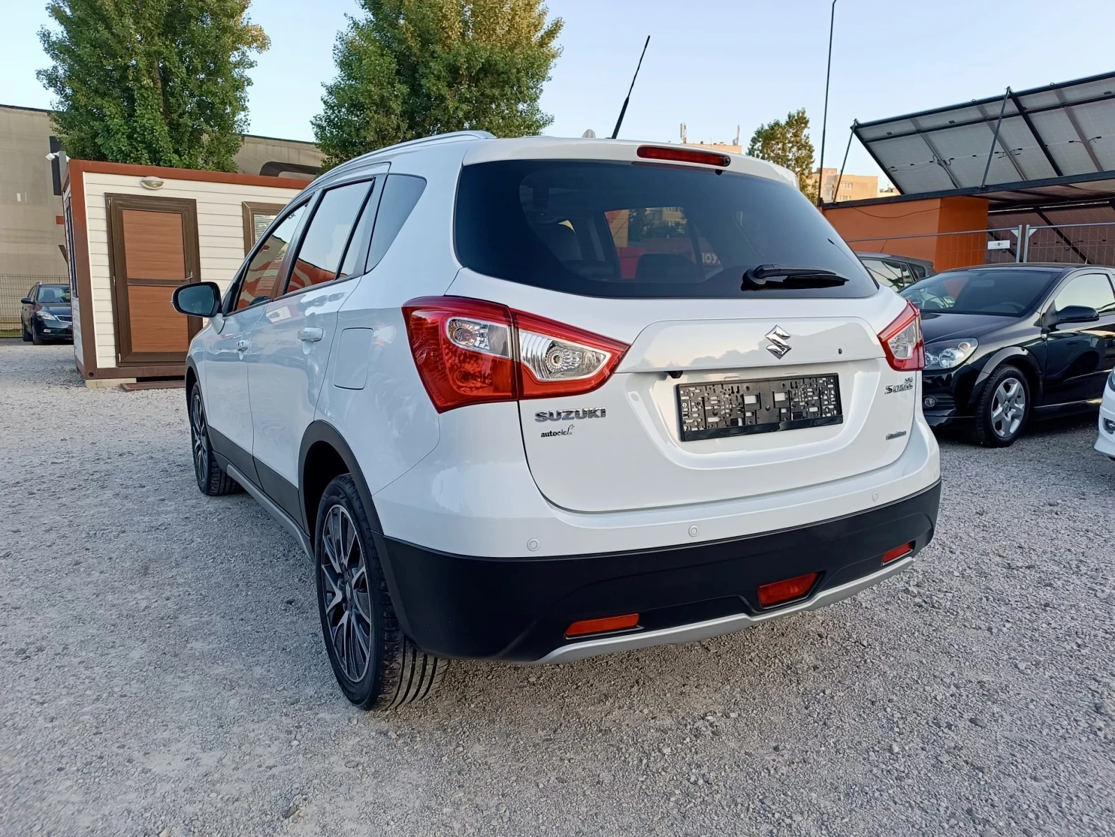 Suzuki SX4 S-Cross 1.6i * КОЖА * НАВИ * ТОП СЪСТОЯНИЕ ! - изображение 3