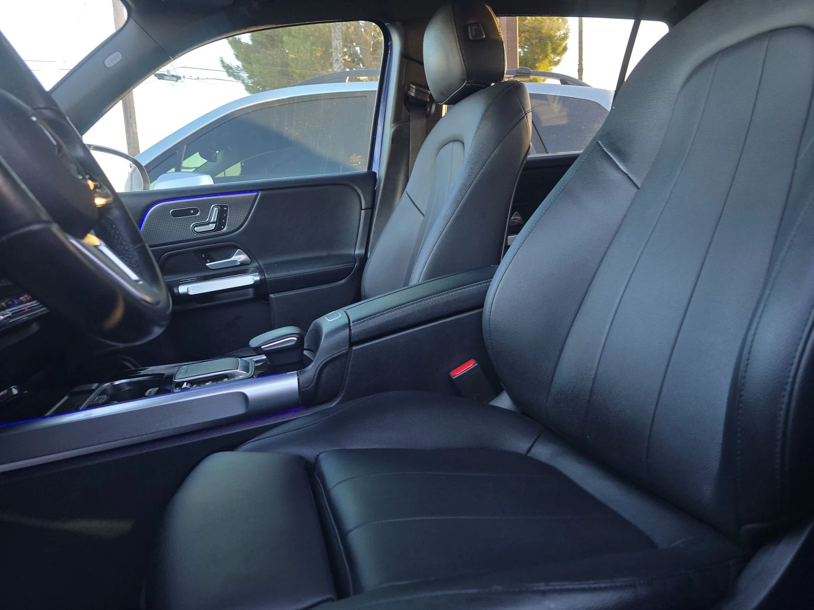 Mercedes-Benz GLB FULL DIGITAL/PANO/KEYLESS/LANE ASSIST - изображение 9