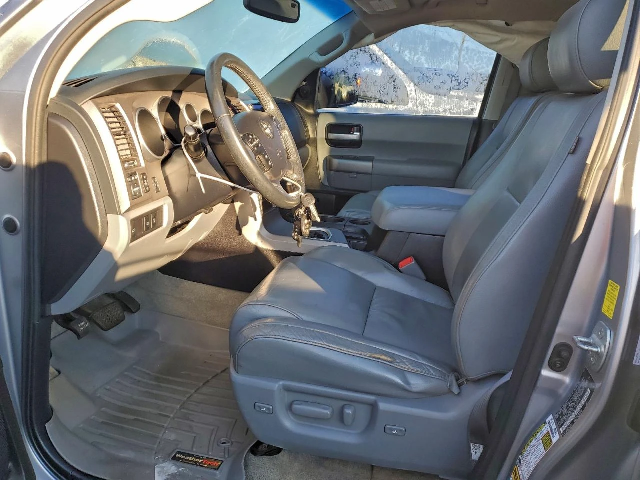 Toyota Sequoia LIMITED* КОЖА* ПОДГРЕВ* КАМЕРА* ШИБИДАХ - изображение 9