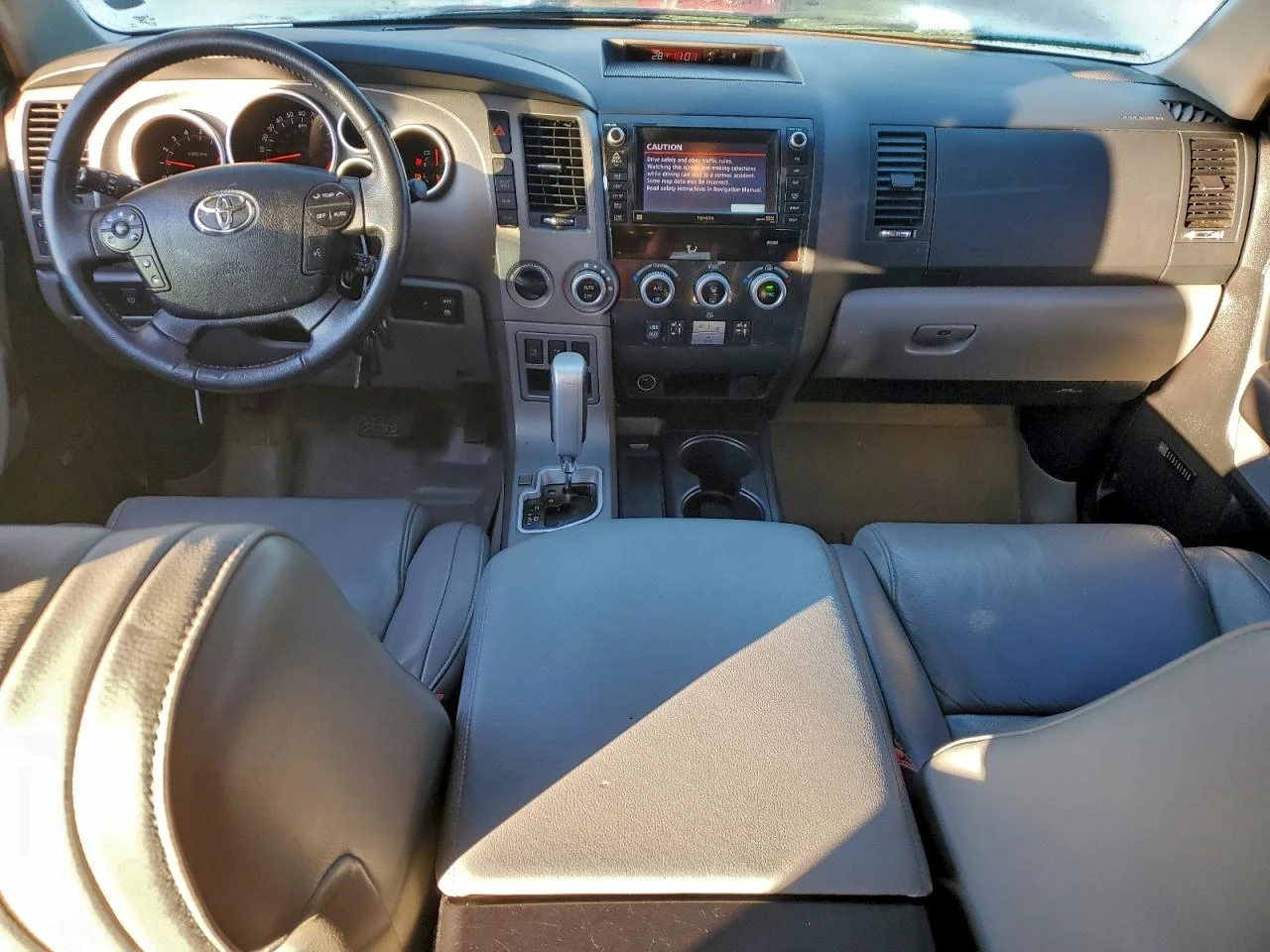 Toyota Sequoia LIMITED* КОЖА* ПОДГРЕВ* КАМЕРА* ШИБИДАХ - изображение 10