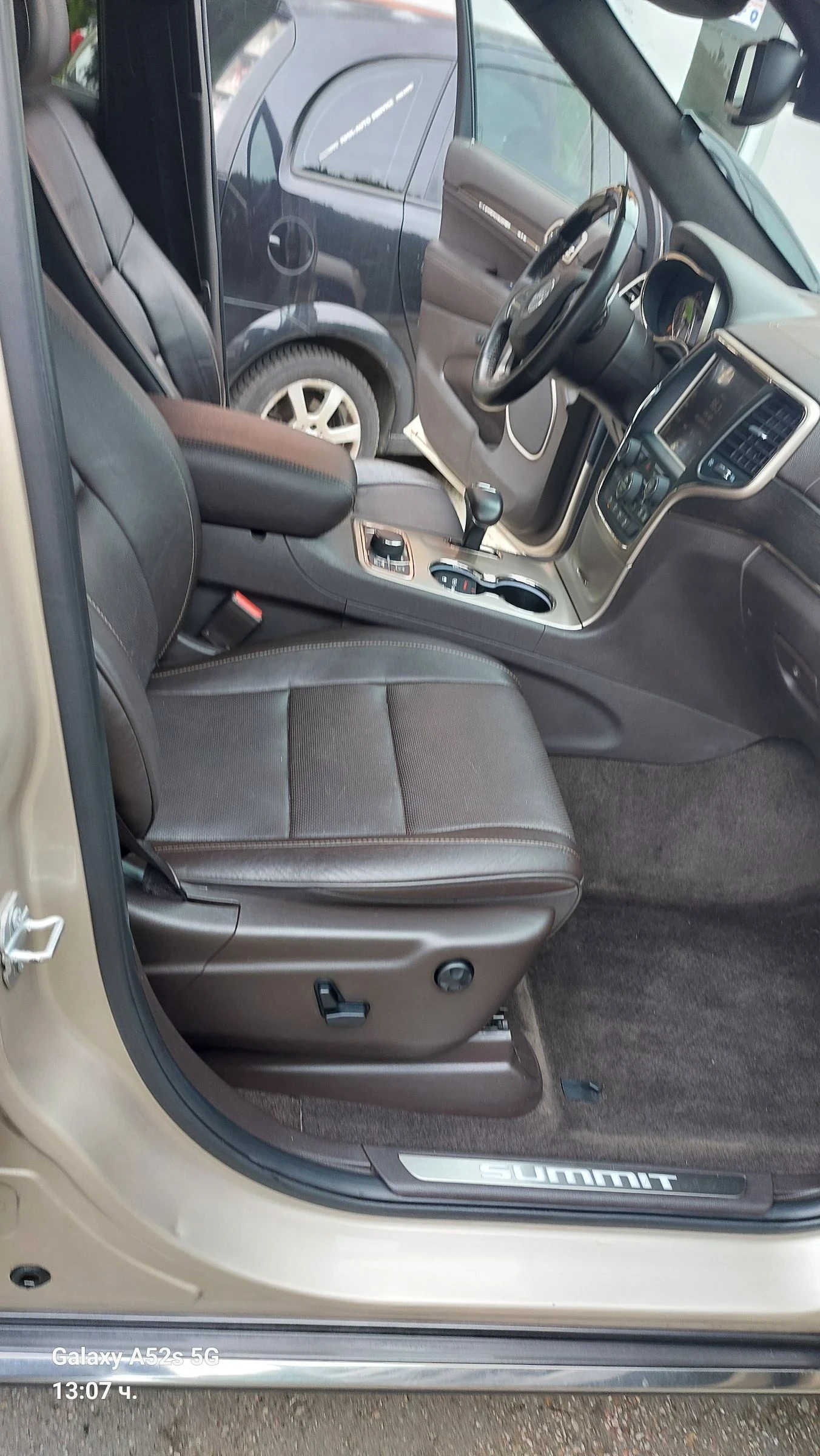 Jeep Grand cherokee Summit 5.7, снимка 10 - Автомобили и джипове - 53224914