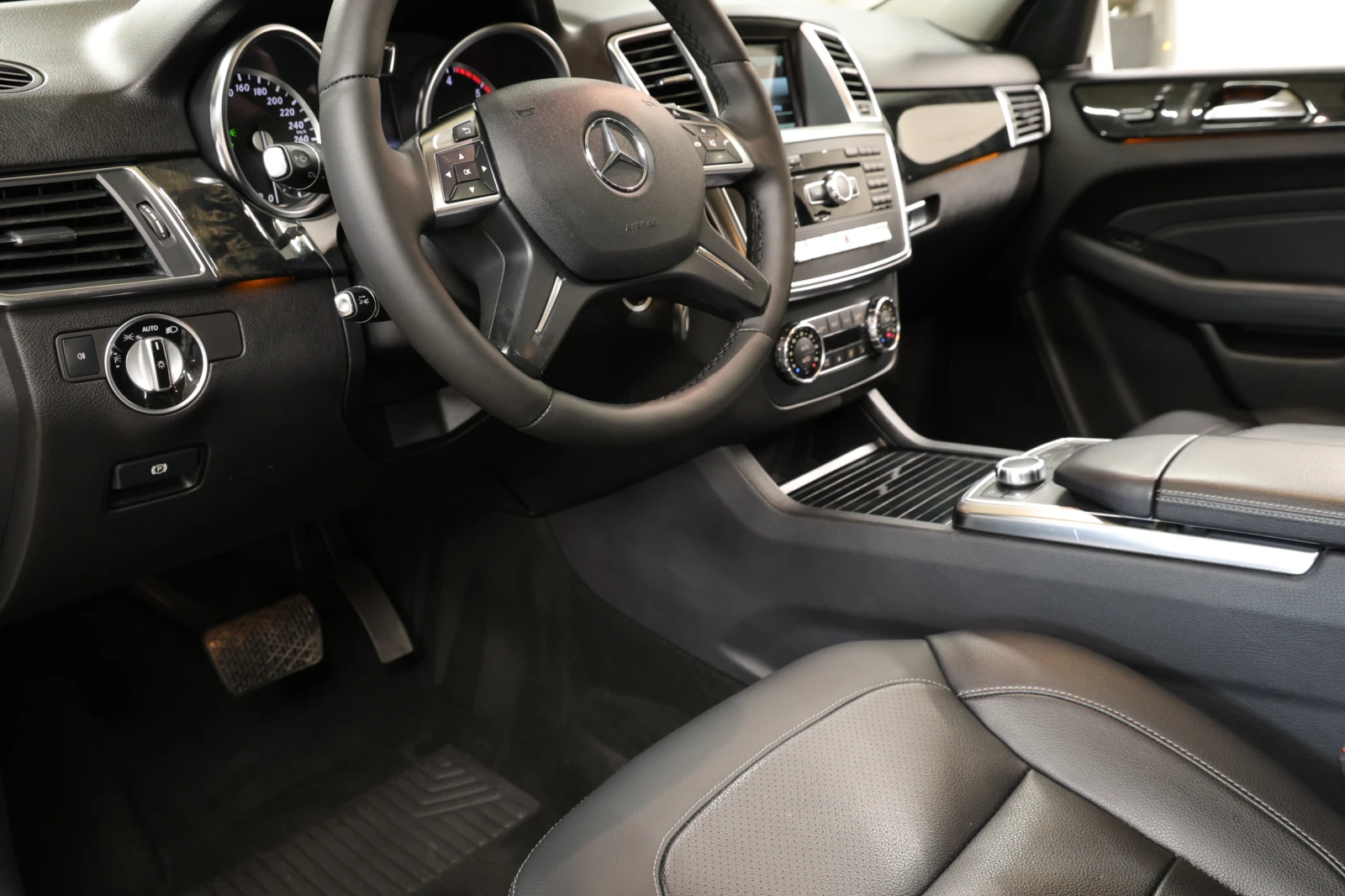 Mercedes-Benz ML 350 d 4-MATIC AMG Paket, снимка 7 - Автомобили и джипове - 54309796