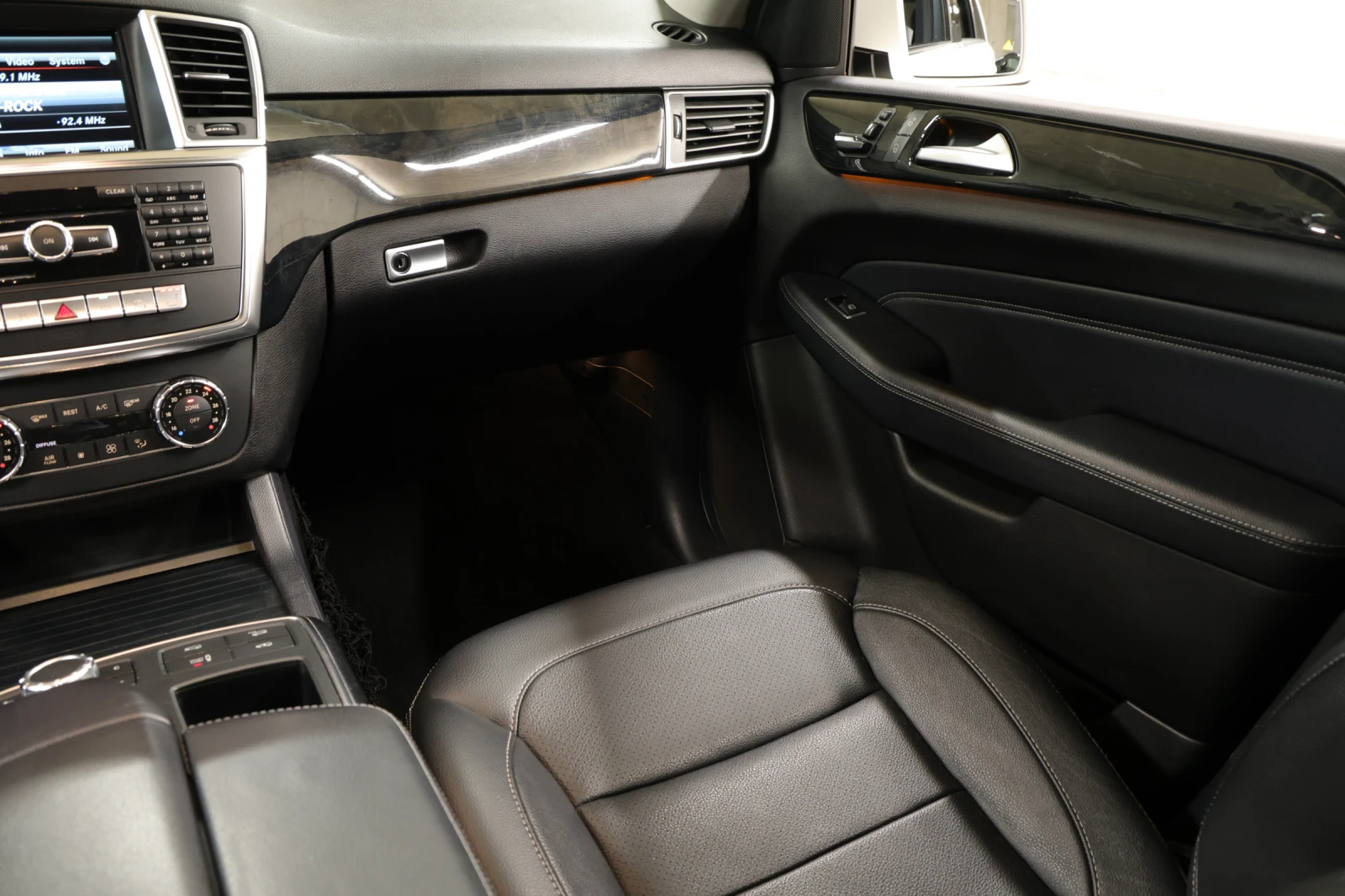 Mercedes-Benz ML 350 d 4-MATIC AMG Paket, снимка 10 - Автомобили и джипове - 54309796