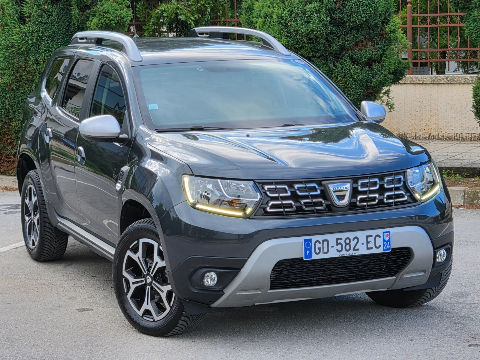 Dacia Duster 1.5dCi 116hp * КАМЕРА * НАВИ * 4х4 * 67000 км!! * , снимка 2 - Автомобили и джипове - 54921210