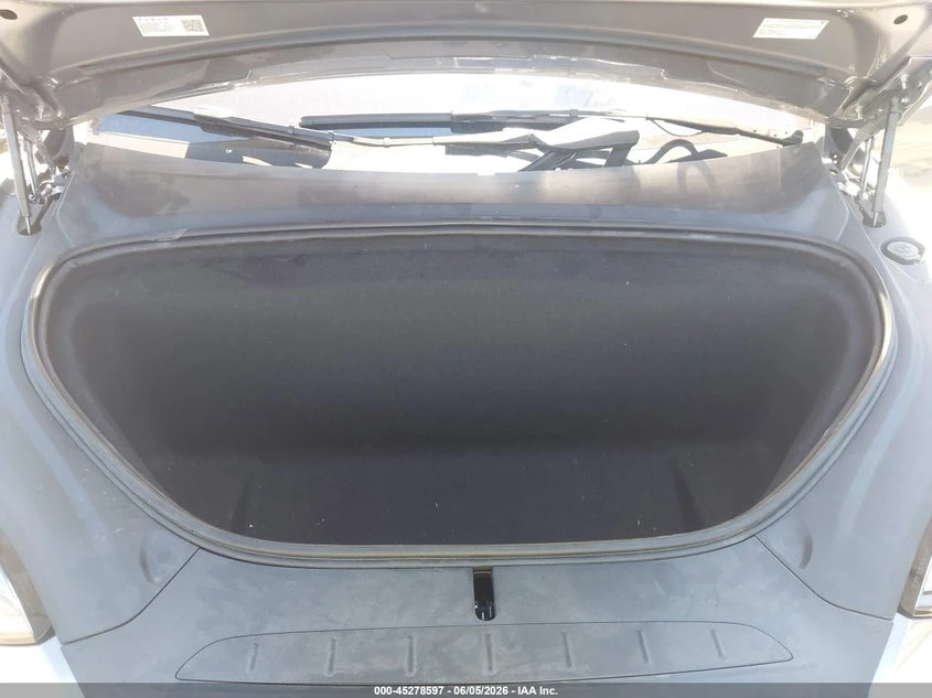 Tesla Model X All-Wheel Drive, снимка 10 - Автомобили и джипове - 55102781