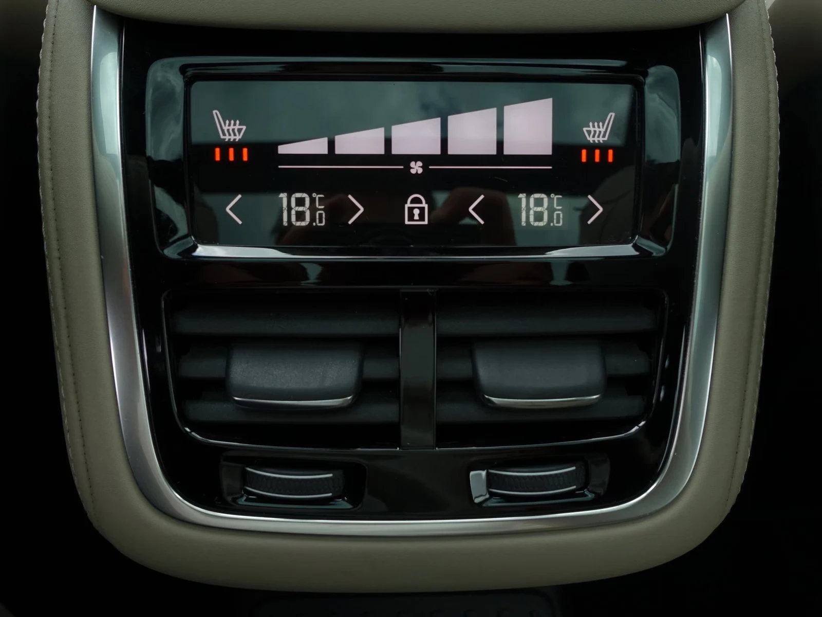 Volvo Xc90 T8 AWD Ultra Bright FourC 7seats, снимка 15 - Автомобили и джипове - 55845741