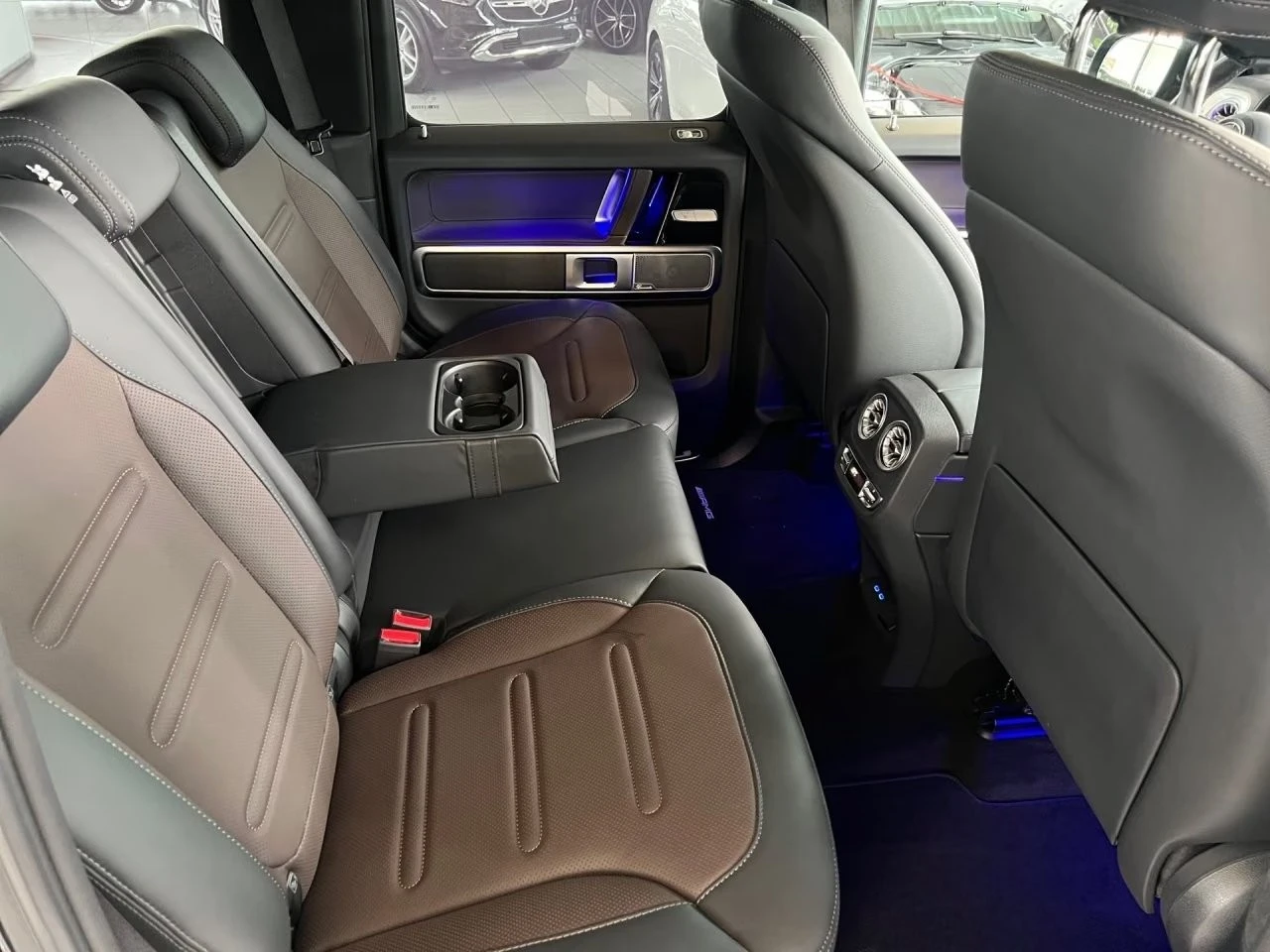 Mercedes-Benz G 450 d / AMG / MANUFAKTUR / EXCLUSIVE / BURM / 360 / , снимка 16 - Автомобили и джипове - 55979647
