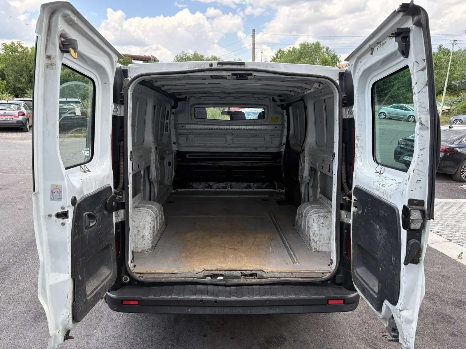 Renault Trafic, снимка 15 - Бусове и автобуси - 55349998