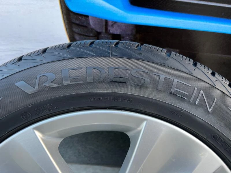 Гуми с джанти Vredestein 225/55R17, снимка 3 - Гуми и джанти - 31213335