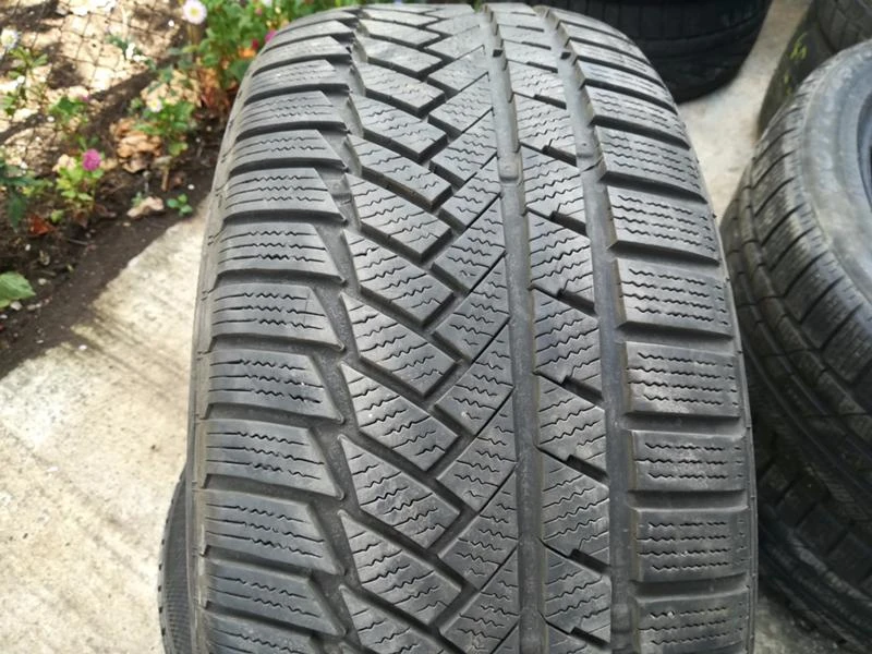 Гуми Летни 245/40R18, снимка 1 - Гуми и джанти - 19450686