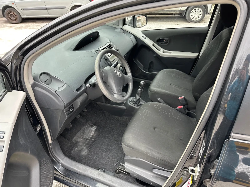 Toyota Yaris 1.3 facelift , снимка 8 - Автомобили и джипове - 48479922