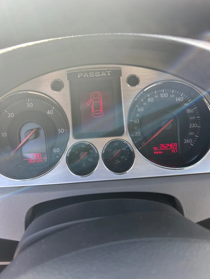 VW Passat 2.0 TDI, снимка 11 - Автомобили и джипове - 52795268