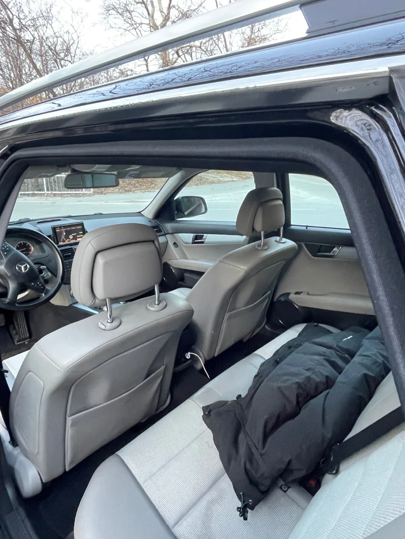Mercedes-Benz C 220, снимка 12 - Автомобили и джипове - 52921315
