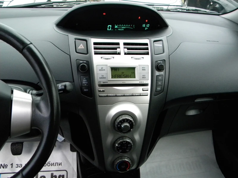 Toyota Yaris 1.3VVT I* 146000km* KATO НОВ* EURO4* , снимка 15 - Автомобили и джипове - 53469554
