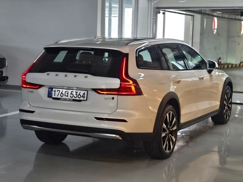 Volvo V60 КРАЙНА ЦЕНА: 39686 EUR !!!РЕАЛНА КРАЙНА ЦЕНА!!!, снимка 2 - Автомобили и джипове - 55969503
