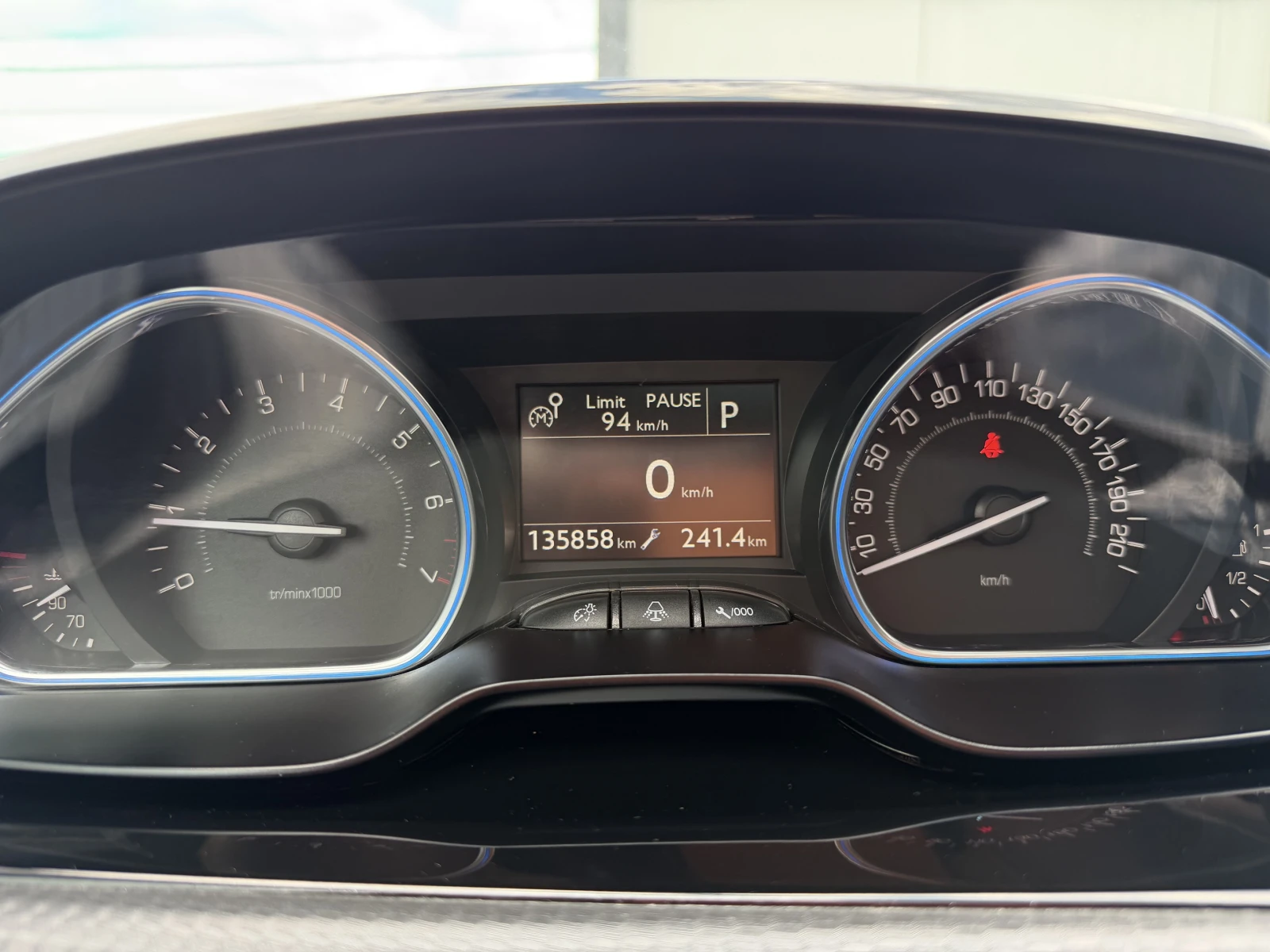 Peugeot 2008 БЕНЗИН* АВТОМАТИК* 2019год.* CarPlay * * * , снимка 15 - Автомобили и джипове - 49596226