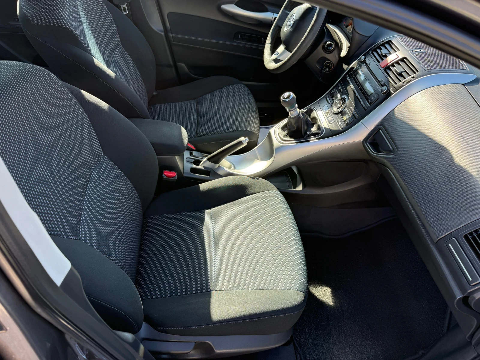 Toyota Auris 1.4 D-4D  - изображение 8