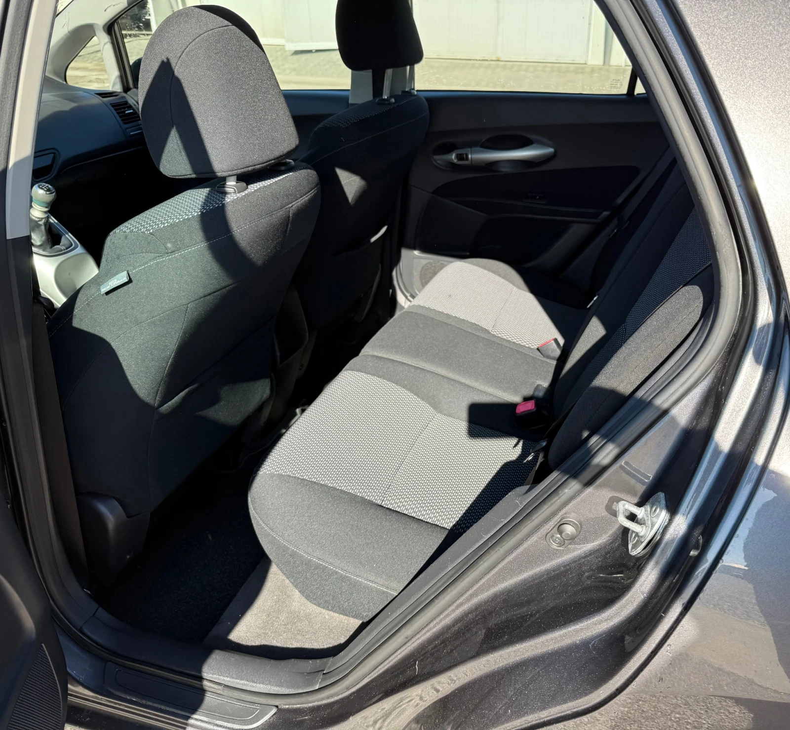 Toyota Auris 1.4 D-4D  - изображение 10