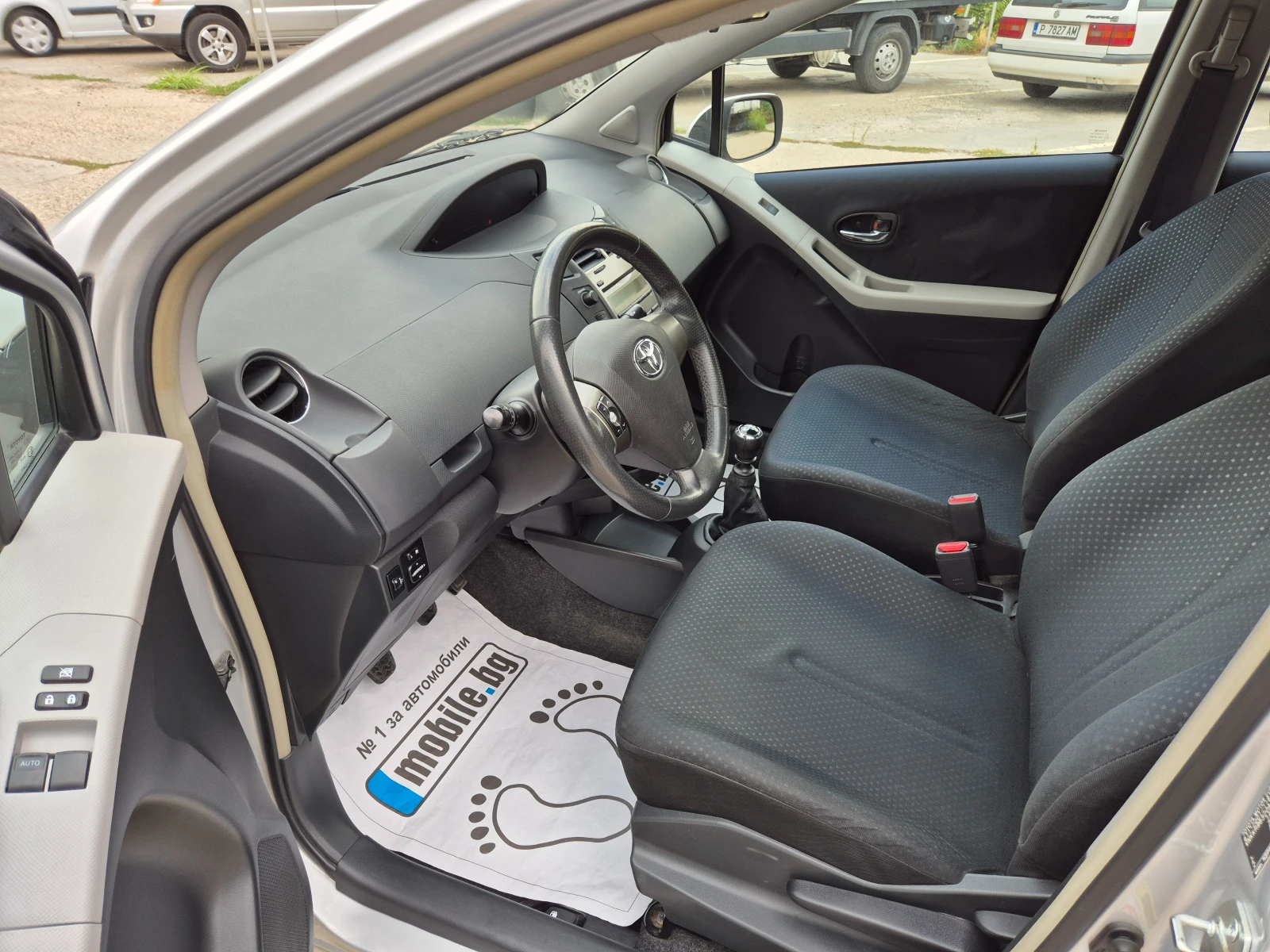 Toyota Yaris 1.3 I Бензин  - изображение 5