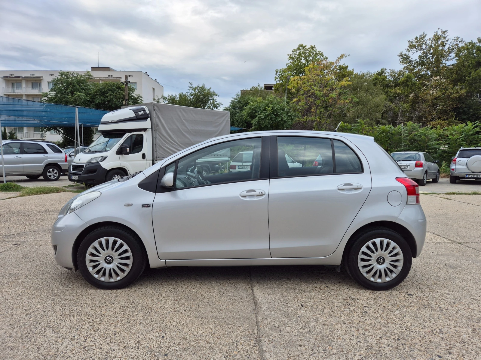 Toyota Yaris 1.3 I Бензин  - изображение 2