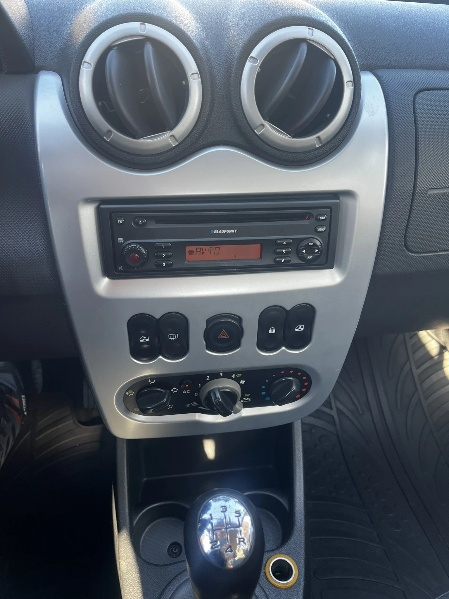 Dacia Sandero 1.4 i | Mobile.bg — изображение 17