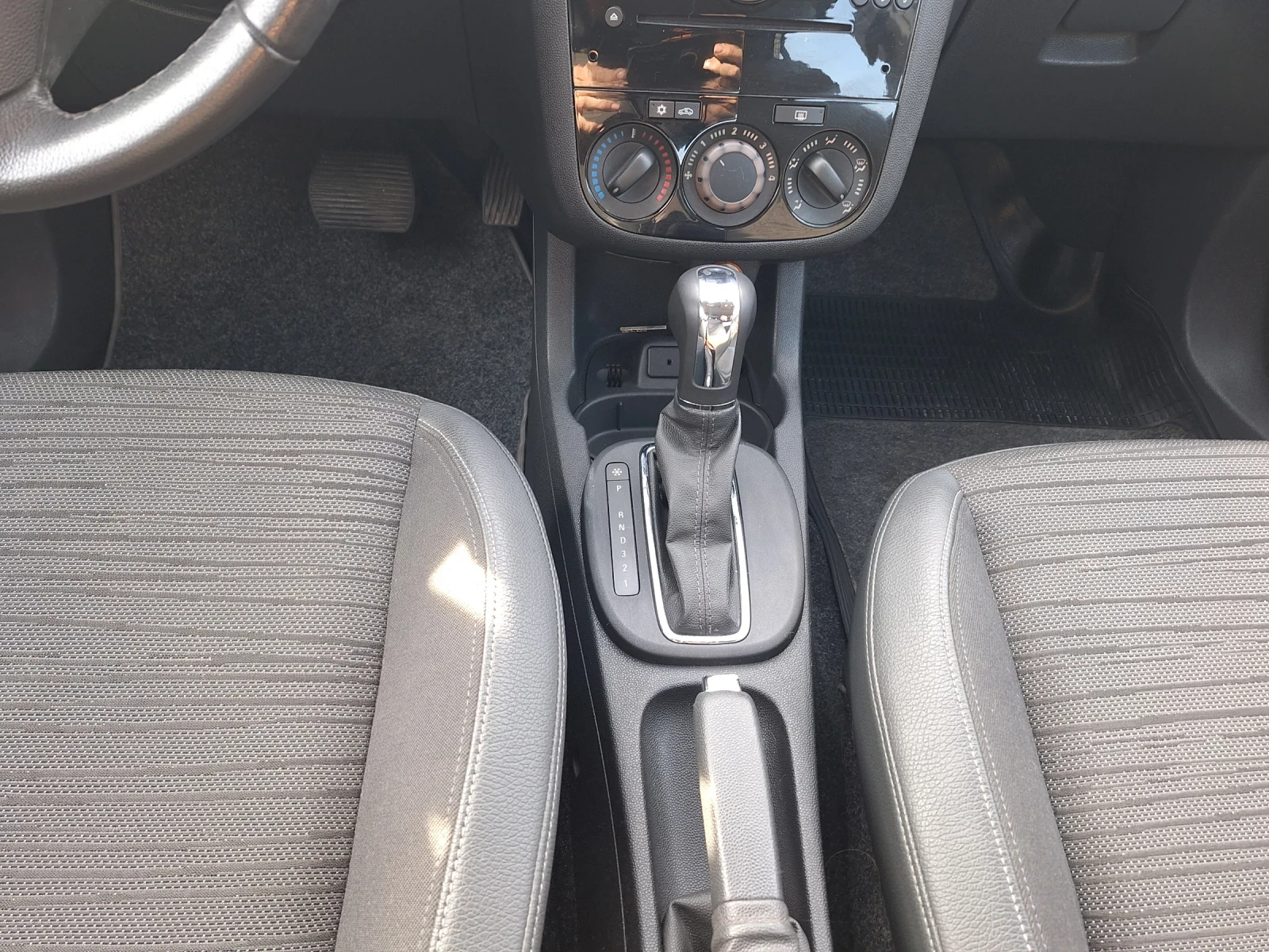 Opel Corsa 1.4  - изображение 9