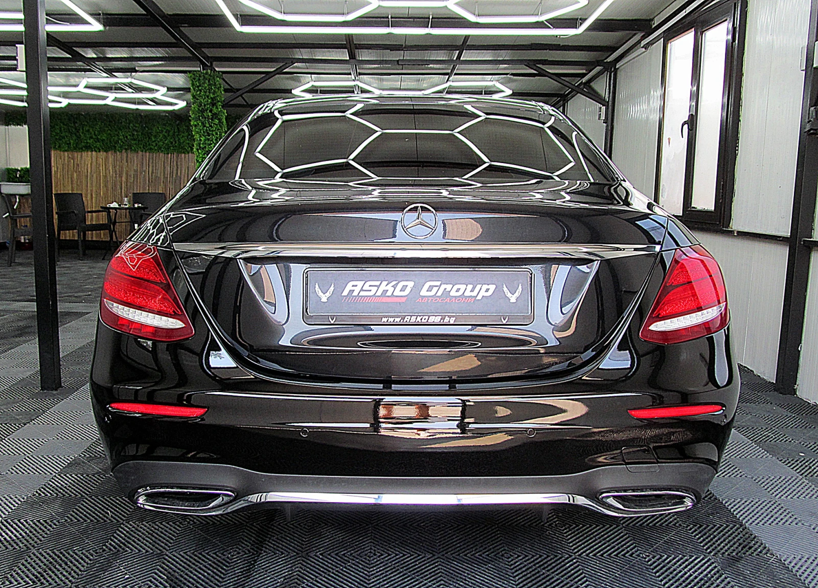 Mercedes-Benz E 220 4-MATIK/AMG/PANORAMA/360/KeylessGo/СОБСТВЕН ЛИЗИНГ - изображение 5