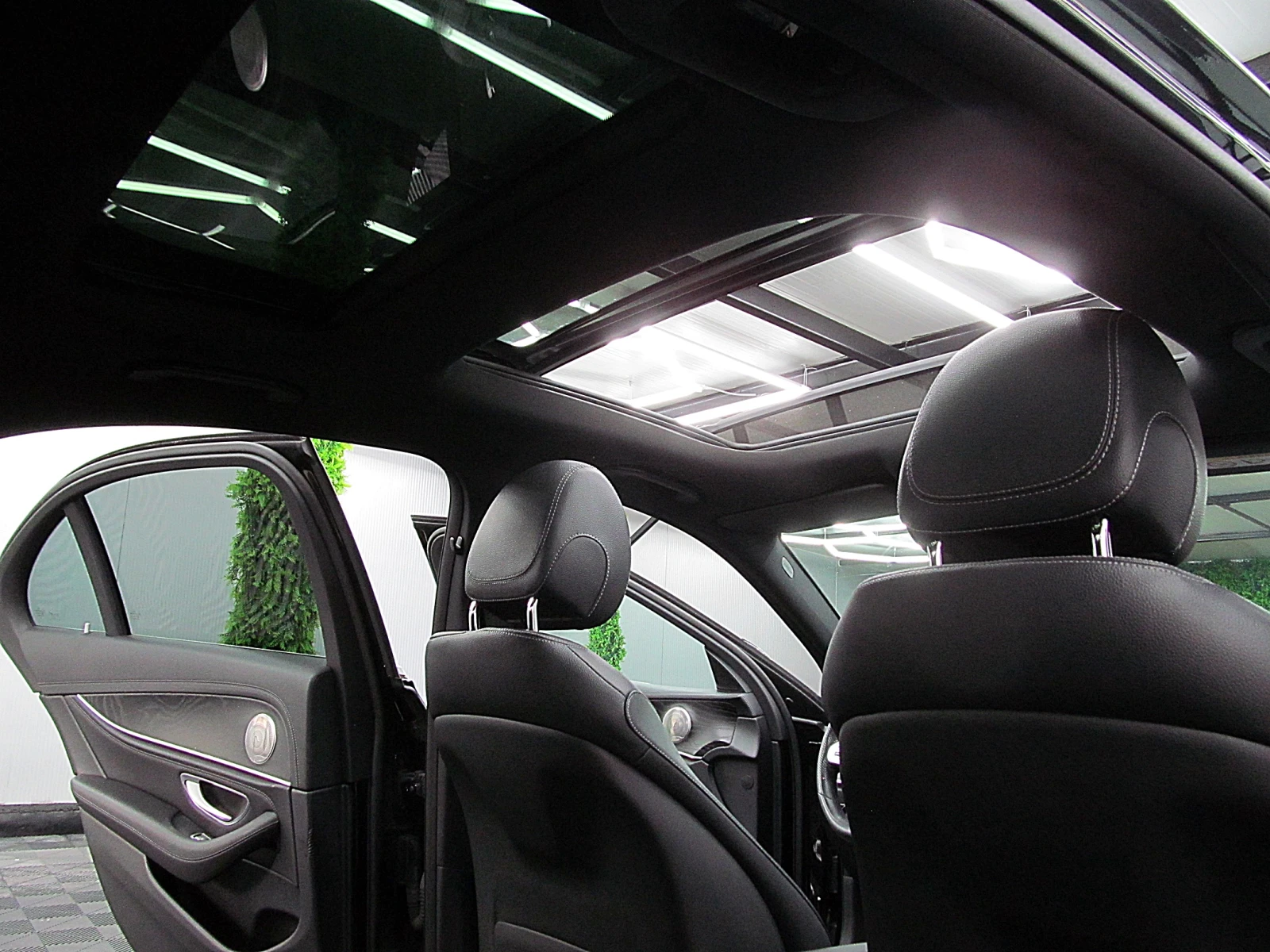 Mercedes-Benz E 220 4-MATIK/AMG/PANORAMA/360/KeylessGo/�������� ������ | Mobile.bg � ����������� 12