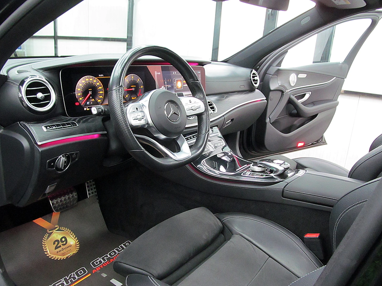 Mercedes-Benz E 220 4-MATIK/AMG/PANORAMA/360/KeylessGo/�������� ������ | Mobile.bg � ����������� 15