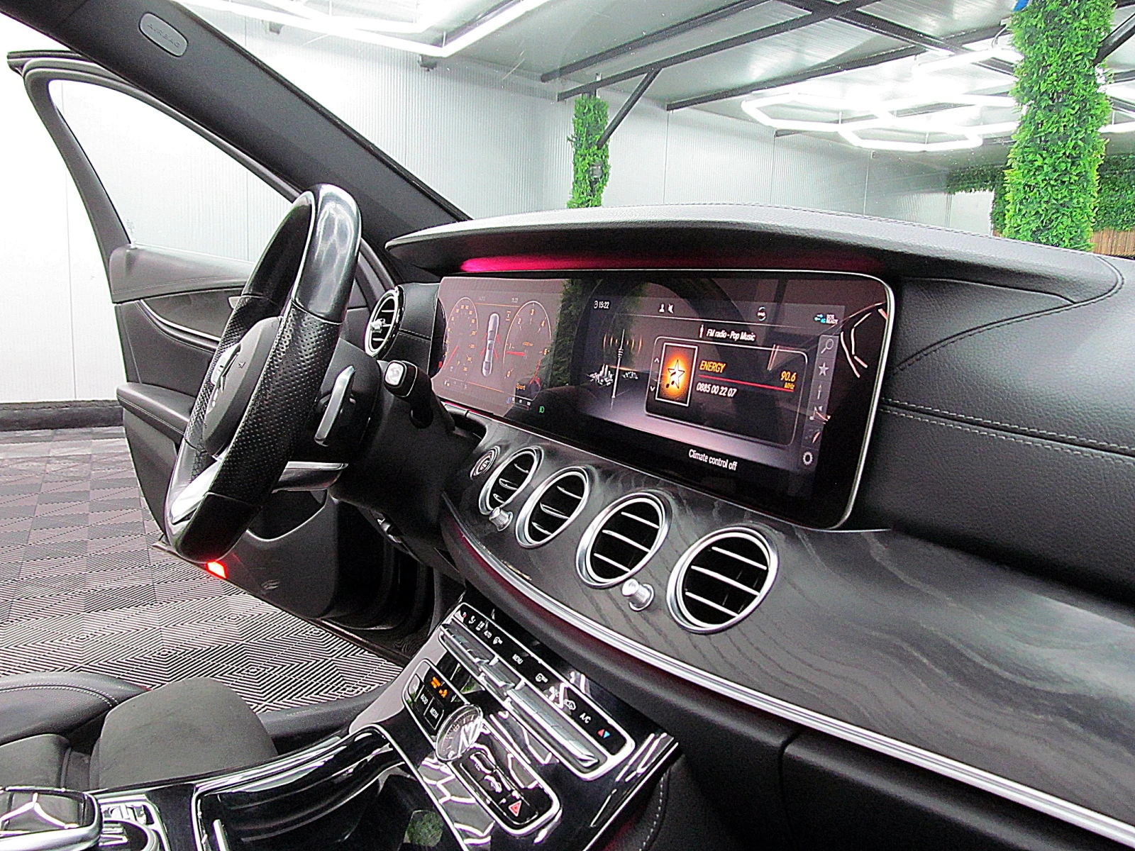 Mercedes-Benz E 220 4-MATIK/AMG/PANORAMA/360/KeylessGo/СОБСТВЕН ЛИЗИНГ - изображение 10