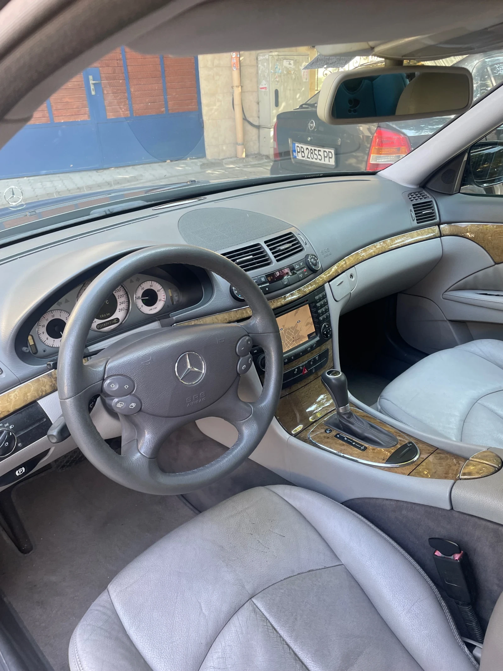 Mercedes-Benz E 320, снимка 12 - Автомобили и джипове - 53747448