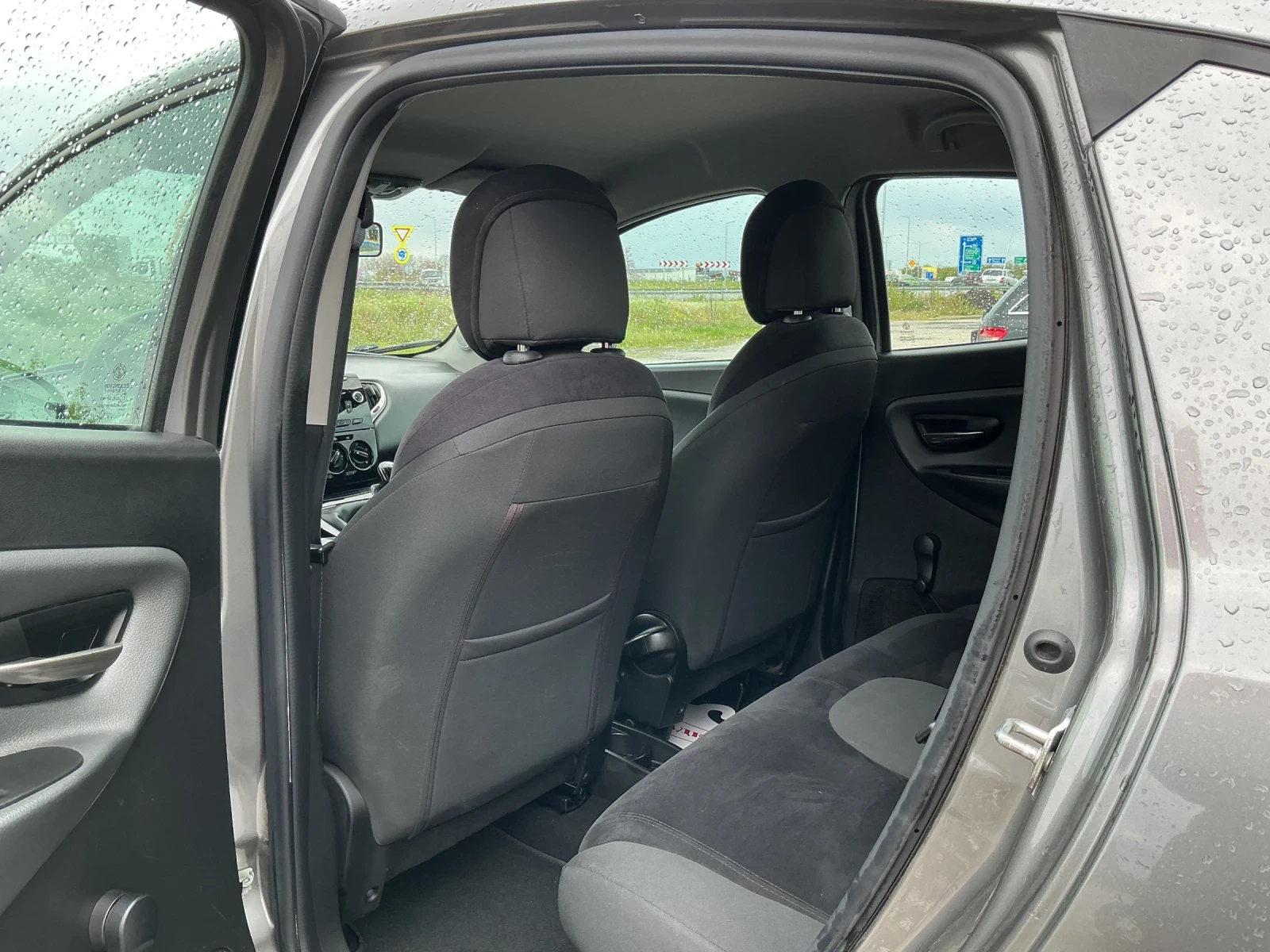 Lancia Ypsilon 1, 2 i, снимка 10 - Автомобили и джипове - 54284678